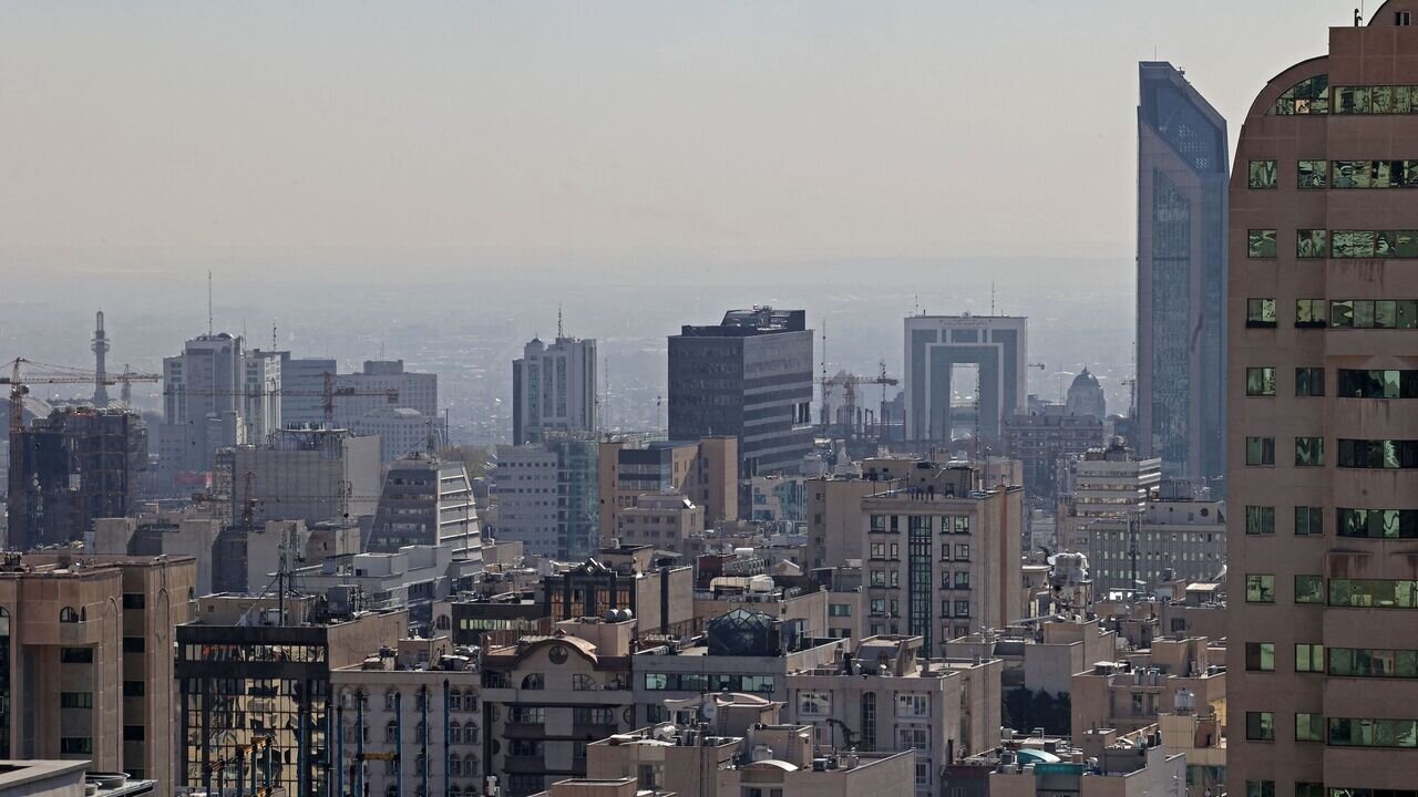 کارگاه ساخت مسکن در ایران؛ بهای تمام‌شدهٔ ساخت هر متر مربع، محور اصلی اختلاف بر سر کفایت وام است. عکس آرشیوی.
