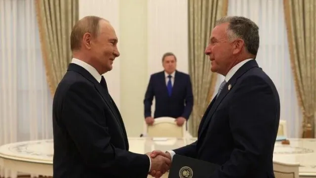 Image published by Donya-e-Eqtesad with its report on the Putin-Witkoff meeting